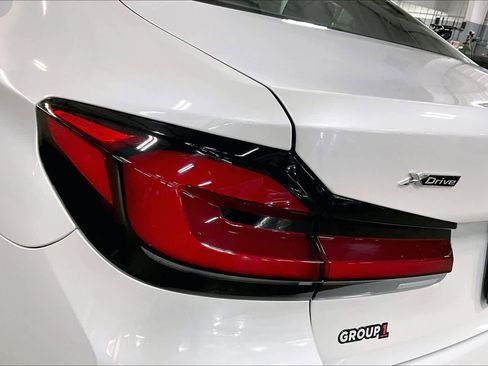 Used 2021 BMW 540i xDrive w/ Premium Package image 28