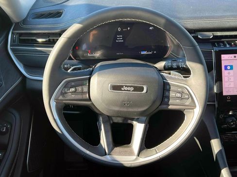 Certified 2023 Jeep Grand Cherokee Limited image 13