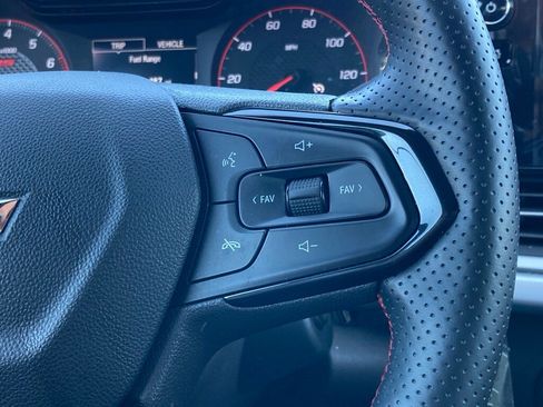 Used 2025 Chevrolet Trax RS w/ Sunroof Package image 17