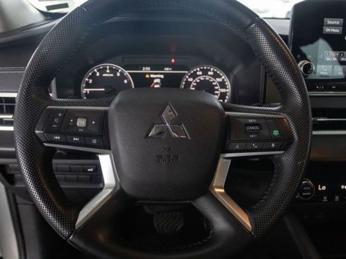 Used 2023 Mitsubishi Outlander SE image 10