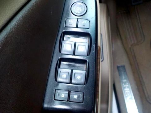 Used 2019 Chevrolet Suburban LT image 11