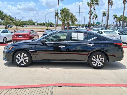 Used 2025 Nissan Altima 2.5 S FWD image 3
