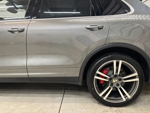 Used 2015 Porsche Cayenne Turbo AWD/4WD image 8