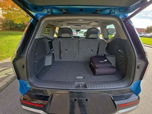 Used 2024 Kia EV9 Land image 3