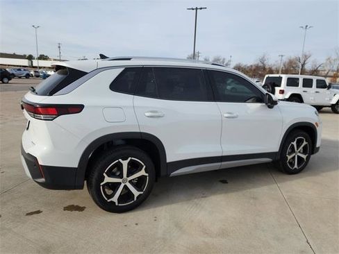 New 2026 Volkswagen Tiguan SE image 2