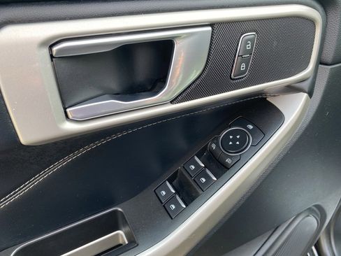 Used 2022 Ford Explorer XLT w/ Equipment Group 202A image 26