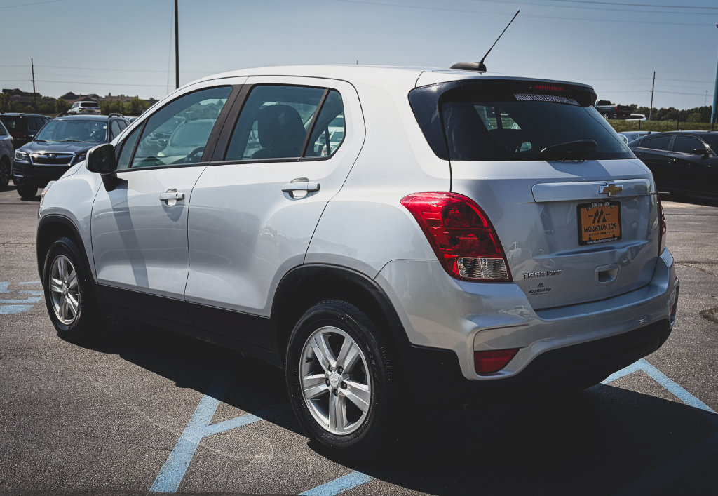 Used 2021 Chevrolet Trax LS AWD/4WD image 17