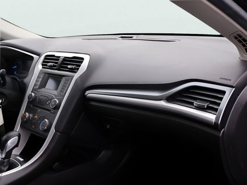Used 2015 Ford Fusion SE FWD image 11