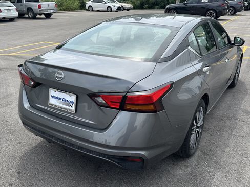 Used 2025 Nissan Altima 2.5 SV FWD image 10