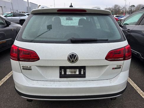 Used 2017 Volkswagen Golf Alltrack S image 4