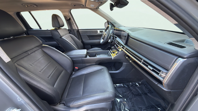 Used 2025 Hyundai Santa Fe Limited FWD image 26