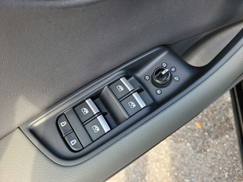 Used 2025 Audi Q8 Premium w/ Black Optic Package image 19