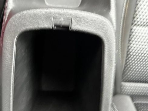 Used 2025 Chevrolet Trax LT w/ LT Convenience Package FWD image 21
