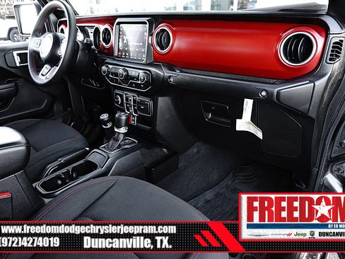 Used 2023 Jeep Gladiator Rubicon AWD/4WD image 12