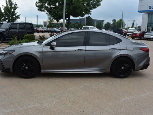 Used 2025 Toyota Camry SE FWD image 10