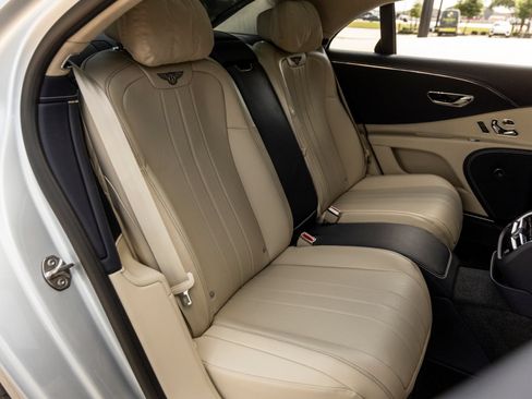 Used 2026 Bentley Flying Spur Plug-In Hybrid AWD/4WD image 47