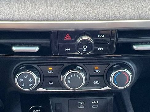 Used 2025 Nissan Kicks SV FWD image 4