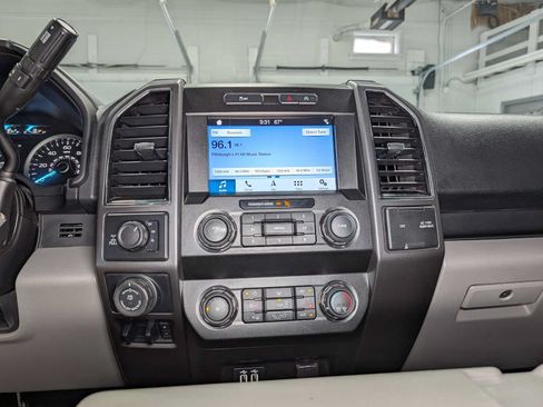 Used 2019 Ford F150 XLT w/ Equipment Group 302A Luxury AWD/4WD image 32