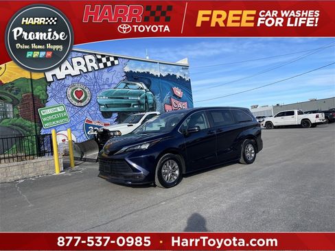 Used 2024 Toyota Sienna LE image 1