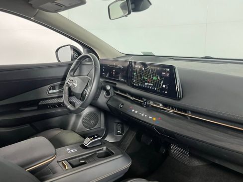 Used 2023 Nissan Ariya AWD image 32