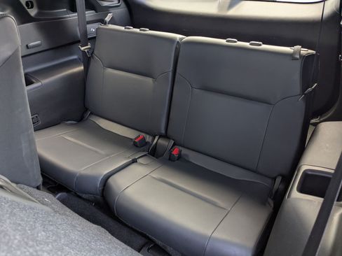 Used 2025 Mitsubishi Outlander SE AWD/4WD image 32