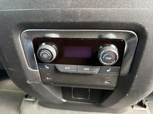 Used 2025 Chevrolet Tahoe Premier AWD/4WD image 18