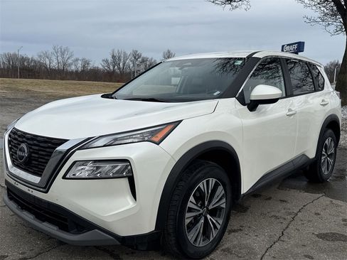 Used 2023 Nissan Rogue SV image 4