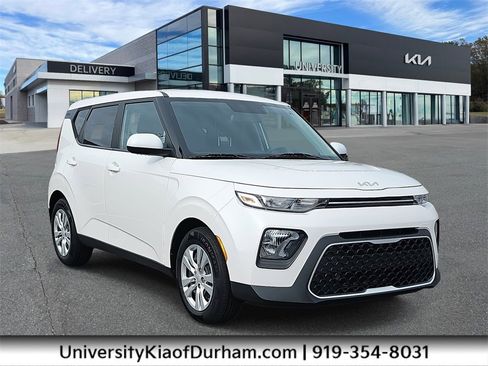 Certified 2022 Kia Soul LX image 1