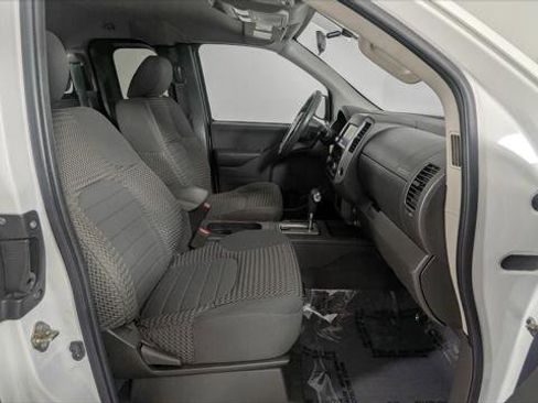 Used 2019 Nissan Frontier SV image 16