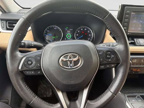 Used 2022 Toyota RAV4 XLE Premium AWD/4WD image 27