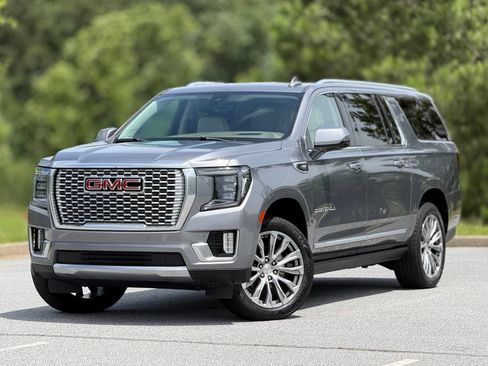 Used 2021 GMC Yukon XL Denali w/ Denali Ultimate Package AWD/4WD image 8