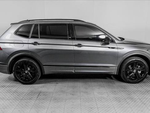 Used 2023 Volkswagen Tiguan SE R-Line FWD image 9