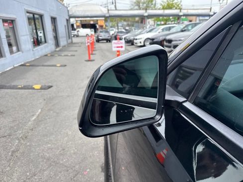 Used 2021 Tesla Model Y Long Range AWD/4WD image 32