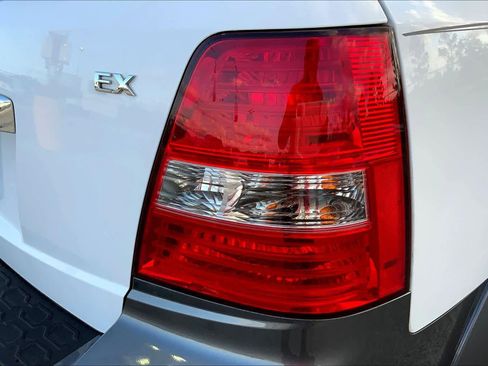 Used 2007 Kia Sorento EX image 28