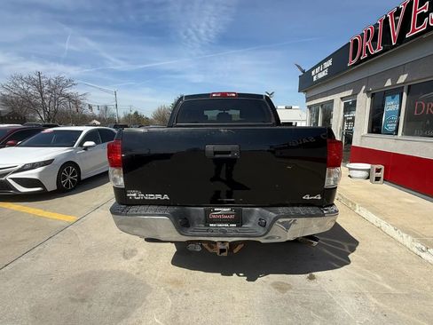 Used 2013 Toyota Tundra 4x4 CrewMax w/ Tow Pkg image 7