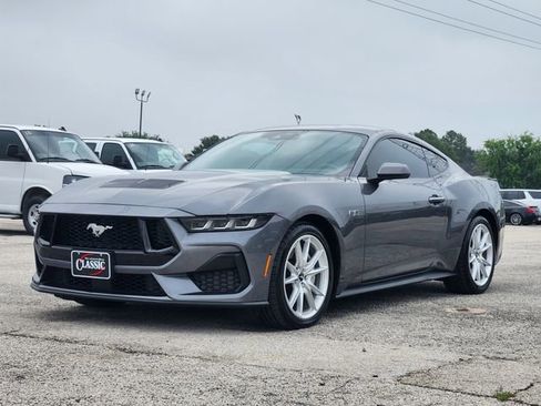 Used 2024 Ford Mustang GT Premium RWD image 3