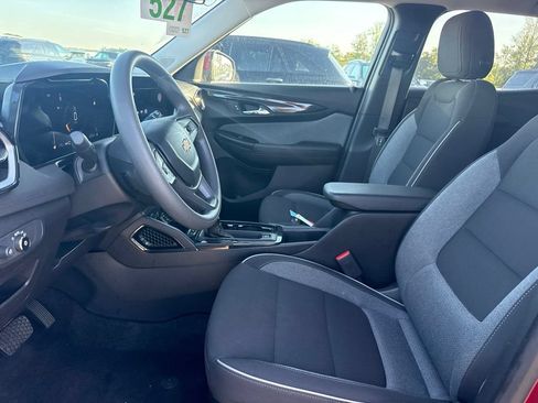 Used 2025 Chevrolet TrailBlazer LT AWD/4WD image 9