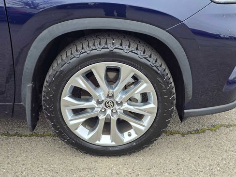 Used 2022 Toyota Highlander Limited image 11