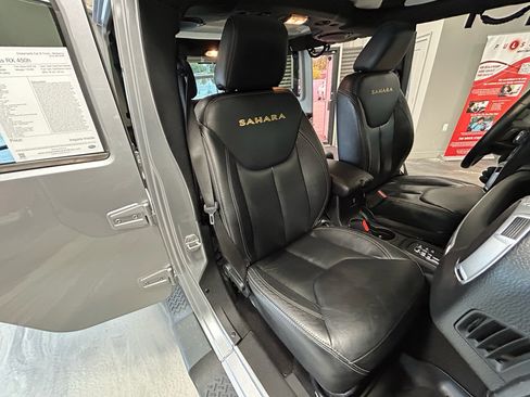 Used 2013 Jeep Wrangler Unlimited Sahara w/ Connectivity Group AWD/4WD image 4
