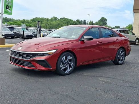 Certified 2025 Hyundai Elantra SEL FWD image 3