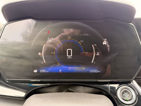 Used 2025 Chevrolet Trax RS w/ Sunroof Package image 18