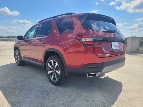 Certified 2025 Honda Pilot Touring image 5