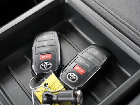 Used 2024 Toyota Tundra Limited image 19