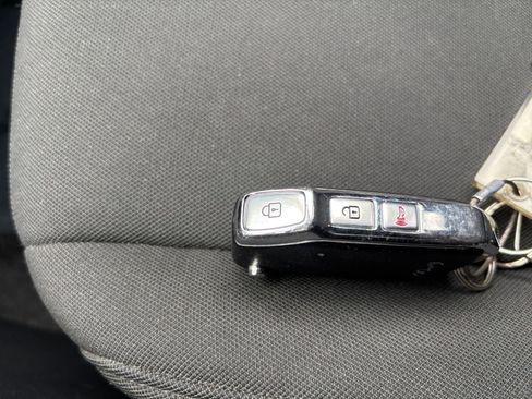 Used 2025 Kia Sportage LX FWD image 21
