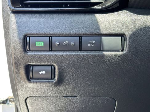 Certified 2024 Nissan Sentra SV FWD image 32