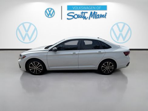 Used 2022 Volkswagen Jetta Sport FWD image 4