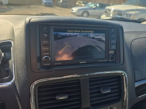 Used 2018 Dodge Grand Caravan SXT image 19