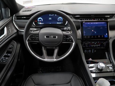 New 2025 Jeep Grand Cherokee Overland image 19