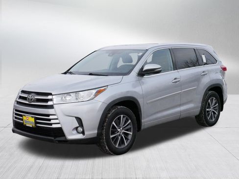 Used 2018 Toyota Highlander XLE image 3