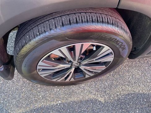 Used 2022 Nissan Rogue SV w/ SV Premium Package image 10